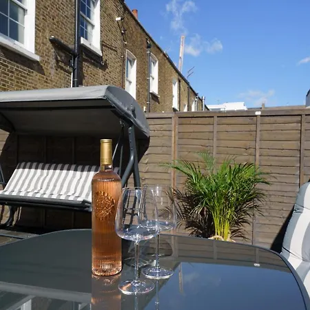Ferienhaus Kensington Nest Serviced Town House *