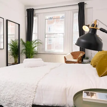 Kensington Nest Serviced Town House *