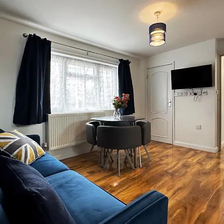 Grand Suites Near Heathrow Apartmán