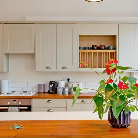 Apartment 4 Bed Duplex Garden Views London