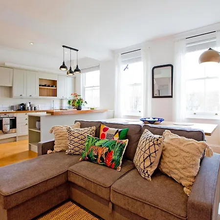 4 Bed Duplex Garden Views *