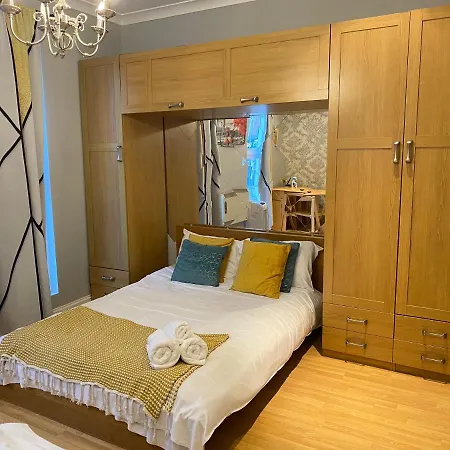 Apartment Immaculate In *