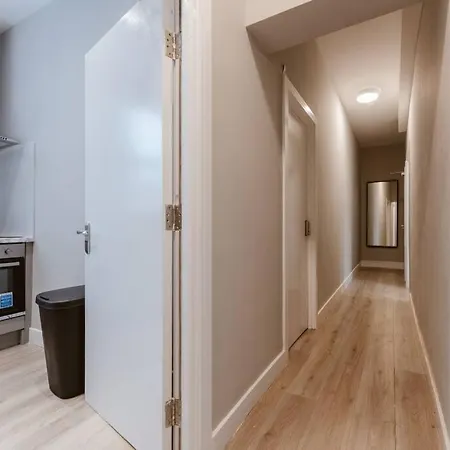 Stylish Kitchenette In London's Vibrant Holloway District Apartment London