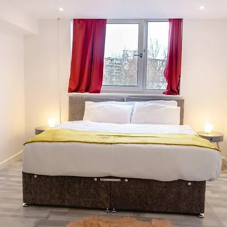 2 Bed With Free Parking Apartment *