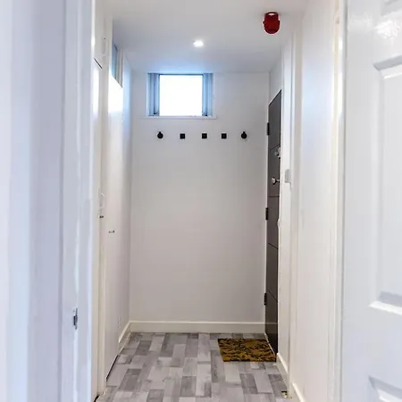 Apartment 2 Bed With Free Parking *