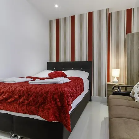 Gate Serviced Apartament