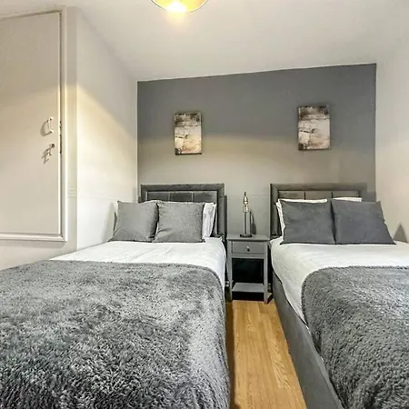 Holiday home Newly Refurbished 3 Bed House Near O2 Arena