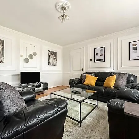 Newly Refurbished 3 Bed House Near O2 Arena *