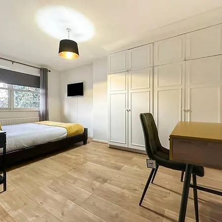 Holiday home Newly Refurbished 3 Bed House Near O2 Arena