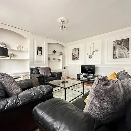 Newly Refurbished 3 Bed House Near O2 Arena London