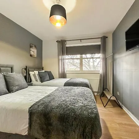 Newly Refurbished 3 Bed House Near O2 Arena *