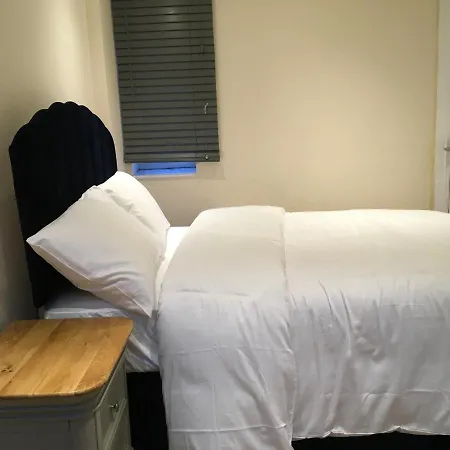 Private One Bedroom *