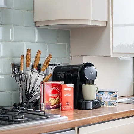 Kensington Nest Serviced House Holiday home *