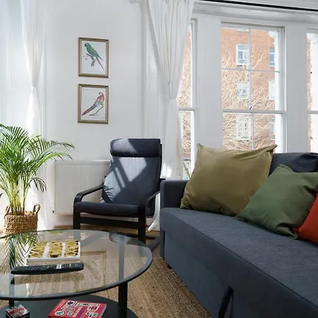 Kensington Nest Serviced Town House Ferienhaus *
