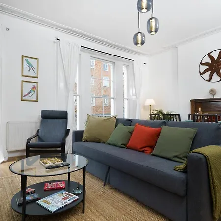 Kensington Nest Serviced Town House London