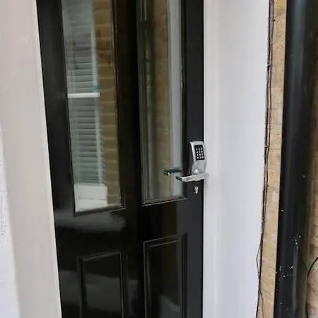 Stylish Apartment, Ensuite, Kitchenette *