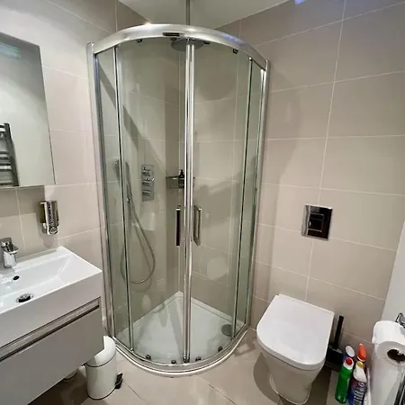 Apartment Stylish Apartment, Ensuite, Kitchenette Twickenham