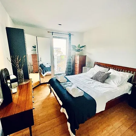 Zen Life With Urban Views - E8 Chic London