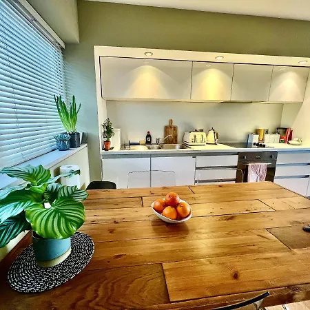 Zen Life With Urban Views - E8 Chic *