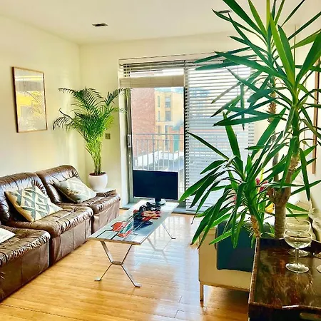Zen Life With Urban Views - E8 Chic Apartment *