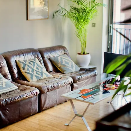 Zen Life With Urban Views - E8 Chic London