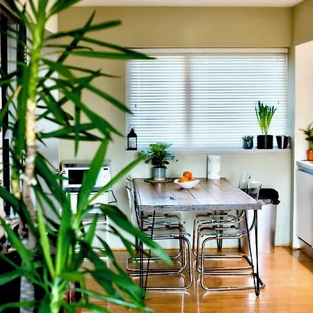 Zen Life With Urban Views - E8 Chic Apartment *