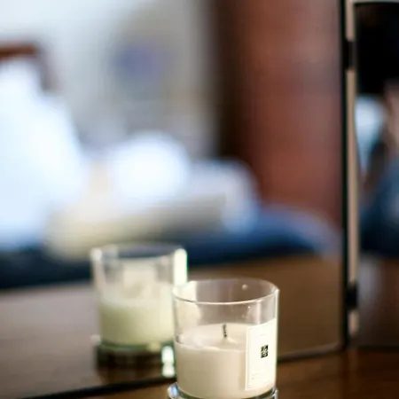 Zen Life With Urban Views - E8 Chic Apartment London