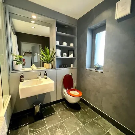 Zen Life With Urban Views - E8 Chic *