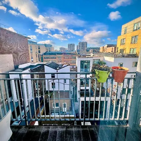 Zen Life With Urban Views - E8 Chic Apartment
