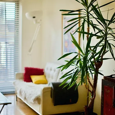 Zen Life With Urban Views - E8 Chic Apartment London