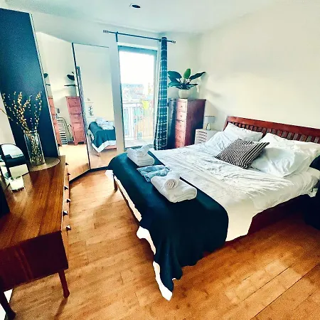 Zen Life With Urban Views - E8 Chic London