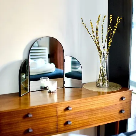 Zen Life With Urban Views - E8 Chic London