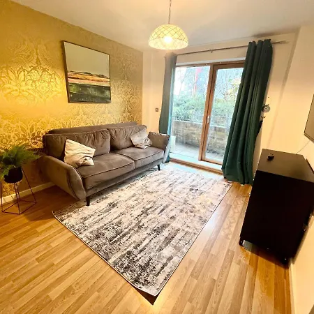 2 Bedroom Near Olympic Park With Free Parking Apartment