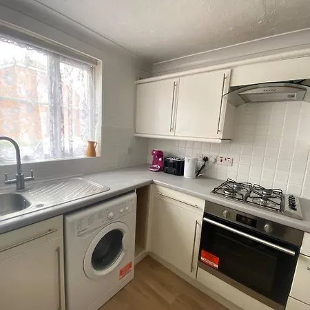 Appartement Beautiful 3 Bedroom House With The Transport Links To London, The Excel Centre, Canary Wharf, The O2! With A Driveway And Private Garden! *