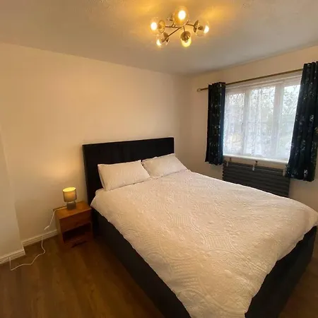 Apartment Beautiful 3 Bedroom House With The Transport Links To London, The Excel Centre, Canary Wharf, The O2! With A Driveway And Private Garden!