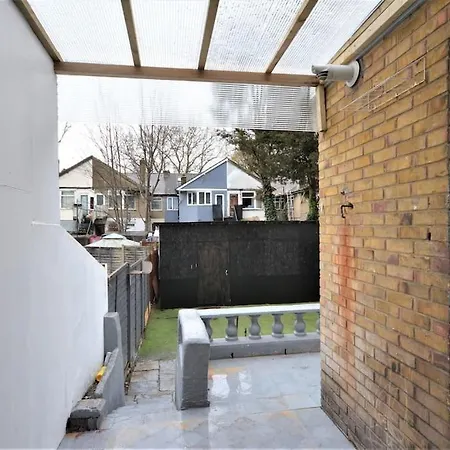 4 Bedroom House In East Holiday home *