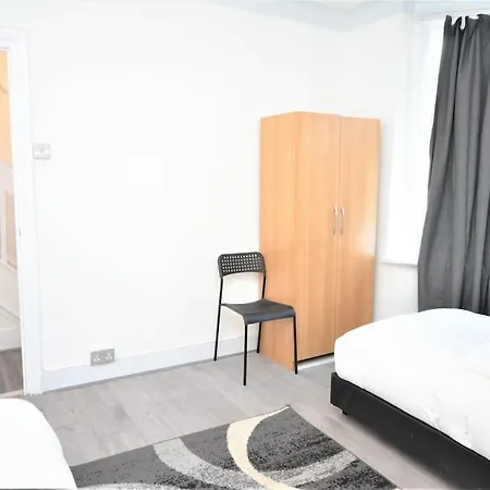 Holiday home 4 Bedroom House In East