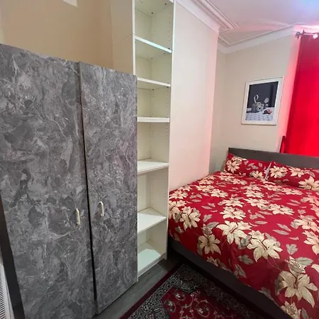 Small Cosy 2 Flat With 2 Double Beds Apartment *