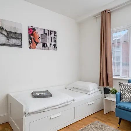 Private - Wardour Street - Berwick Street Apartment London