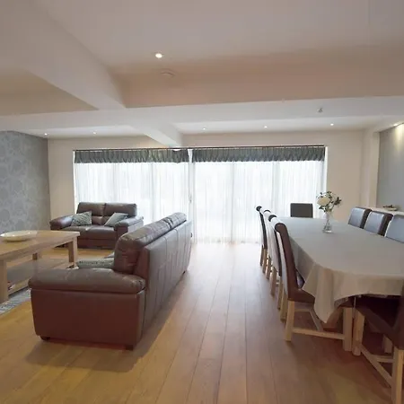Luxury 6 Bedroom House With Parking - Northwood Northwood (Greater London)