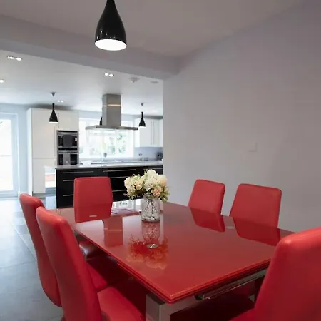 Luxury 6 Bedroom House With Parking - Northwood Northwood (Greater London)