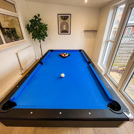 Swanky Townhouse In The Heart Of East Holiday home