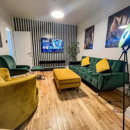 Swanky Townhouse In The Heart Of East Holiday home *