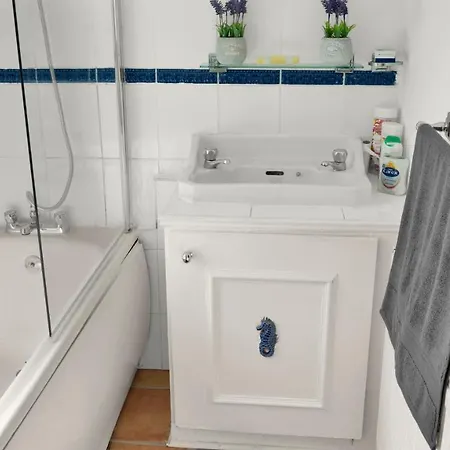 Livestay-4 Bed 2 Bath House With Private Garden Holiday home