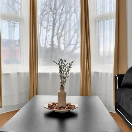 Livestay-4 Bed 2 Bath House With Private Garden Ferienhaus *