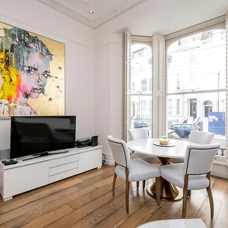 Outstanding 2br Ground Floor Flat In Earl's Court *