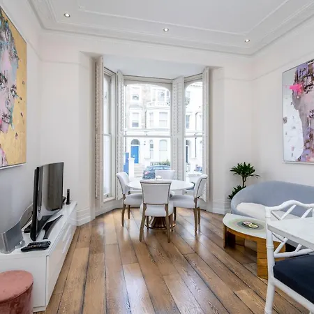 Outstanding 2br Ground Floor Flat In Earl's Court Apartment London