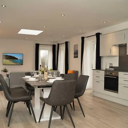 Crown Farm Apartment *