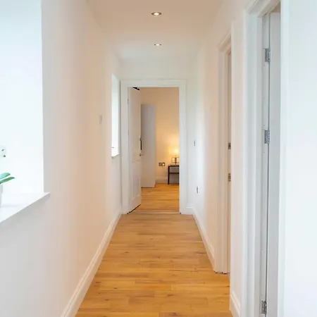 Crown Farm Apartment *