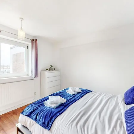 Near To Tower Bridge With Free Parking & View Of The Shard Apartment London